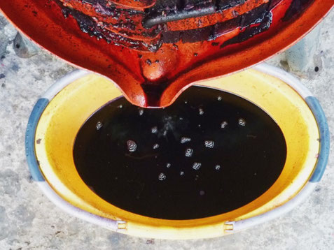 Es wird haupsaechlich Rotwein getrunken, auch zu Fisch.