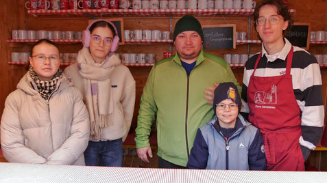 Dritter Advent-Sonntag: das Punschhüttenteam hatte nicht viel zu tun.