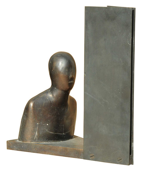 Mensch und Mass VII, 1997, Höhe 30 cm (Wände), 20,7 cm (Figur)