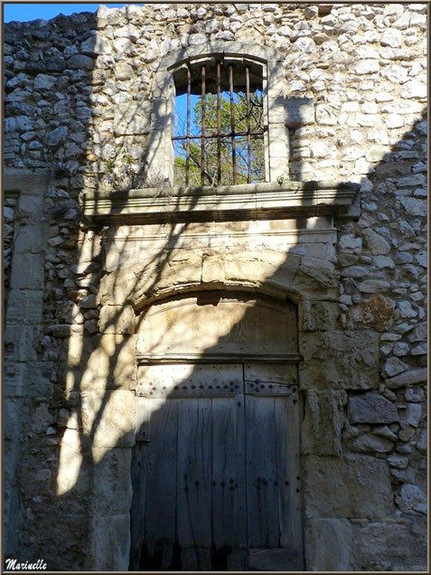 Vieille bâtisse au village d'Eygalières dans les Alpilles, Bouches du Rhône