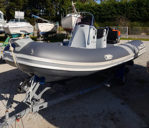 Jeanneau Merry Fisher - Pacific Craft Timonier - Bénéteau Antares - Guymarine - Quicksilver Pilothouse - Marlin - Barracuda - Selva - Cap Camarat - Flyer - Zodiac - Bombard - 3D Tender - Capelli - Adventure - Leader - Cap ferret - B2 - Sessa 