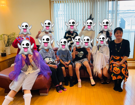 平塚市 永井ピアノ教室 ハロウィンお楽しみ会 2025年10月19日 午前の部 小学生高学年 集合写真