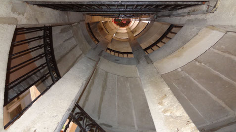 3 rue Hippolyte-Flandrin. Belle montée d'escalier. Mais ce n'est pas le théâtre de Jean Neyron dont il ne reste rien. (photo : Denis Lang)