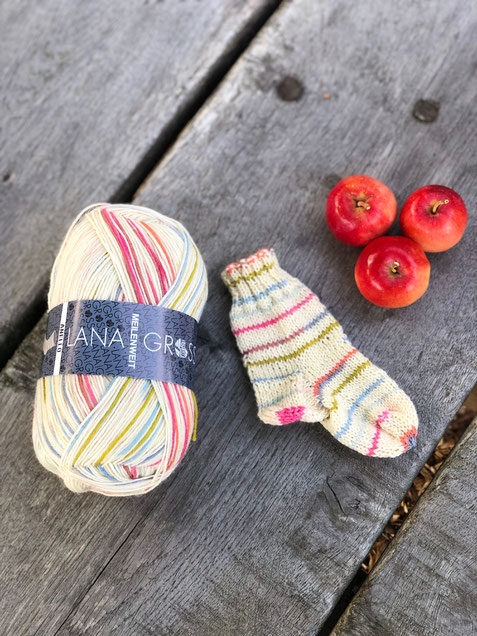 Lilientinte Charity Babysöckchen aus Lana Grossa Anello Meilenweit