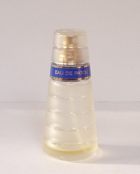 EAU DE PATOU - FLACON VAPORISATEUR PYRAMIDAL - EN VERRE DEPOLI