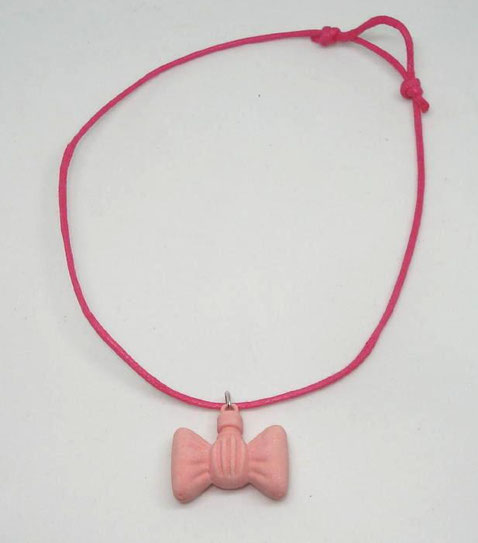 VIKTOR&ROLF - CERAMIQUE EN FORME DE NOEUD ROSE, MONTEE SUR BRACELET