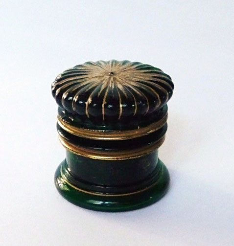 ANCIEN POT EN CERAMIQUE CONTENANT DU FARD A JOUES