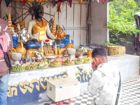 キリロム国立公園のジェイ・モアイ祠