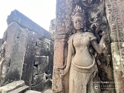 バヨン寺院の女神像