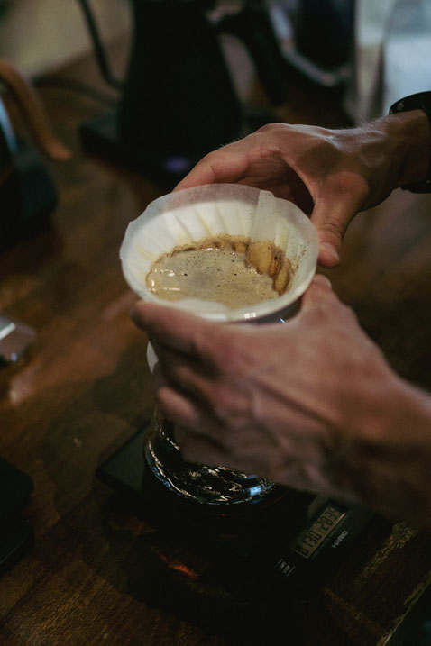 Der Swirl - Das Schwenken des Filterhalters zum Ebnen des Kaffeebettes