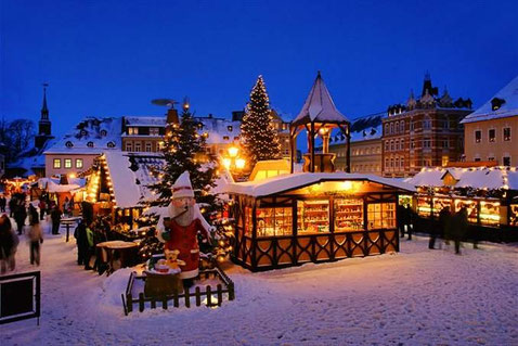 Weihnachtsmarkt im Schnee