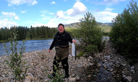 Lachs angeln Norwegen, in großen Flüssen, in Straumen in Meeresbuchten mit Fliege und Blinker,