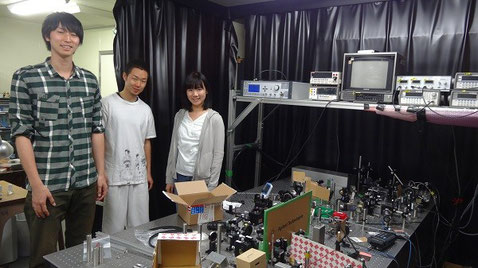 実験室にて(研究室の学生さんたち)