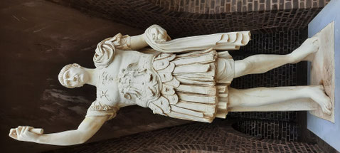 Kaiser Marcus Ulpius Traianus - Statue am Amphitheater Xanten