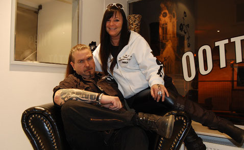 uber uns point piercing tattoo