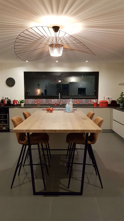 pied de table design pour cuisine coloris noir