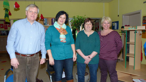 Auf dem Foto von links: Pfr. K. Sierpien, Jubilarin Nicole Grebner, KiGa-Leiterin D. Roth, Krippenleiterin P. Huth