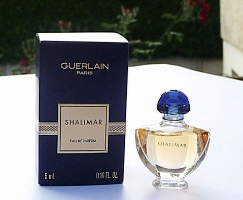 2016 - NOUVELLE BOÎTE BLEU MARINE AVEC CEINTURE DOREE : EAU DE PARFUM 5 ML, MINIATURE INCHANGEE