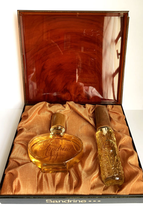 CHERAMY - COFFRET SANDRINE COMPORTANT : UN FLACON EAU DE TOILETTE ET UN FLACON VAPORISATEUR POUR LE SAC