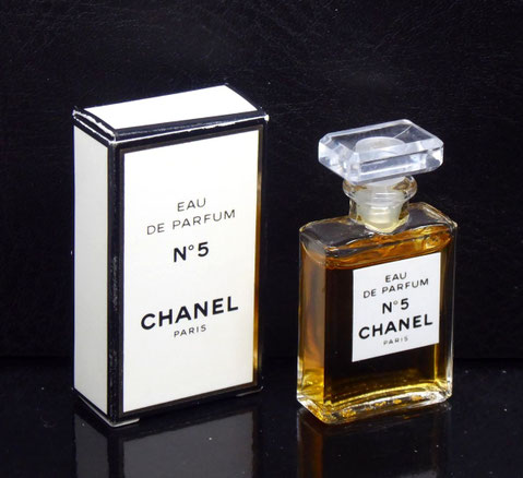 N° 5 - EAU DE PARFUM : PRESENTATION DIFFERENTE : MINIATURE AVEC BOUCHON BARRETTE