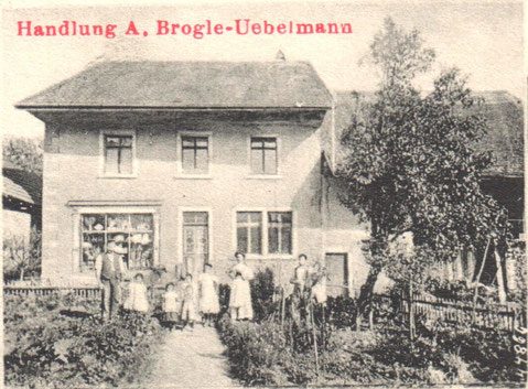 Schon vor der Gründung der Genossenschaft war im gleichen Haus ein Laden untergebracht. ("Chrämer-Noldi", aus einer Ansichtskarte von 1914)