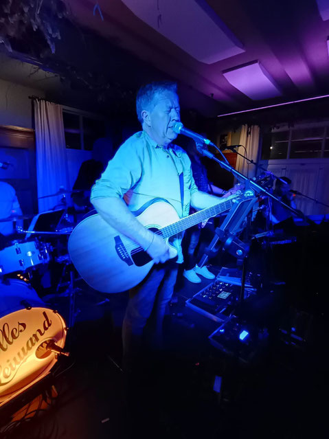 Olles Leiwand live mit Austropop im Steinlechner Salzburg
