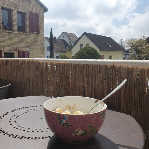 Lieblingsfrühstücksplatz auf dem neuen Balkon.