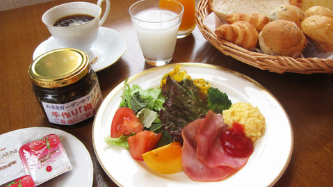 朝食