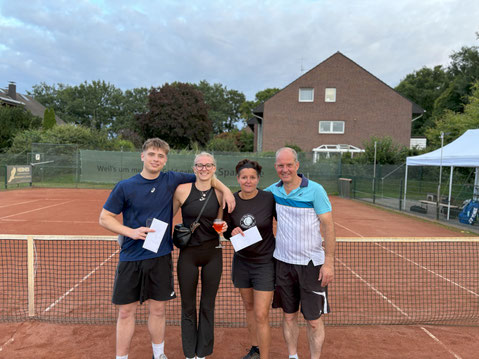 Siegerbild v.l.n.r: Ben Sondermann, Stefanie Schulten, Yvonne Butterweck, Thomas Bikowski