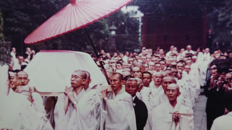 日達上人 御葬列 昭和54年7月24日 場所・総本山大石寺 鬼門前 日達上人 御葬列 昭和54年7月24日 場所・総本山大石寺 鬼門前