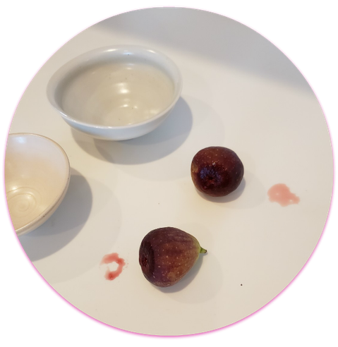 偶然からうまれる自然美。無花果6つ。2つだけ果汁出てた。