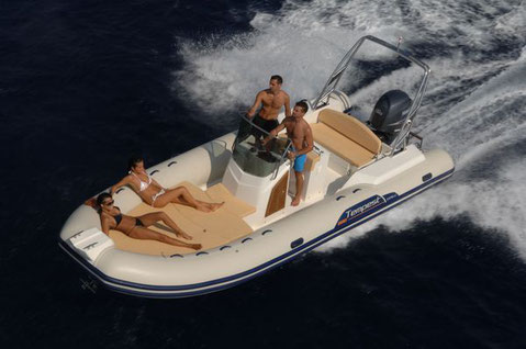 Louer un semi rigide Capelli 770 avec un 250 cv Yamaha chez Mistral plaisance Location au départ du Lavandou