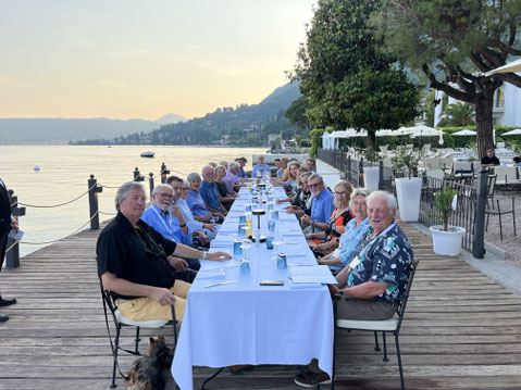 Abendessen buchstäblich 'auf dem See' - einmalig am Gardasee 