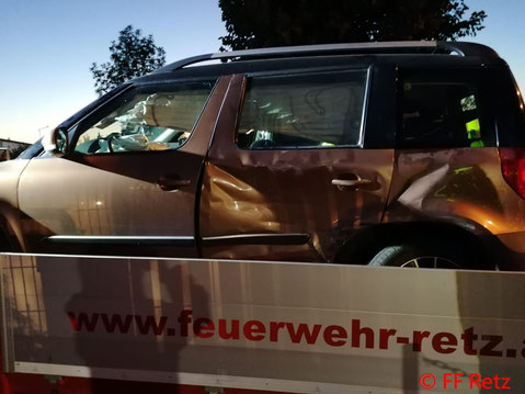 Feuerwehr, Blaulicht, FF Retz, Unfall, Zusammenstoß, PKW