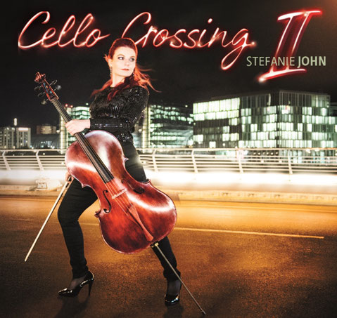 Das Albumcover von "Cello crossing!" zeigt eine rothaarige Cellistin, die über einen Zebrastreifen in Berlin läuft - Stefanie John by Bernd Brundert