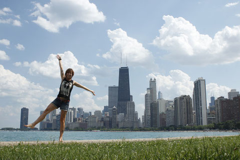 Blogger dancing in front of the skyline of Chicago