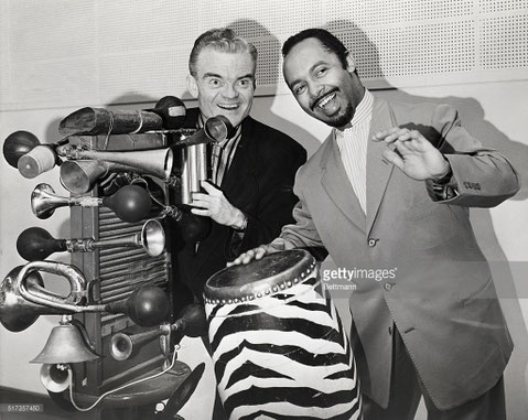 Spìke Jones, comediante de USA, con Pérez Prado en mayo de 1954.