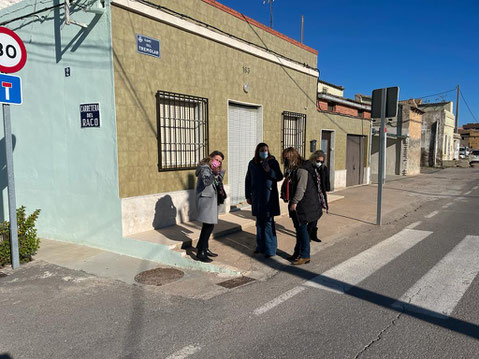Catalá con los vecinos de Pinedo