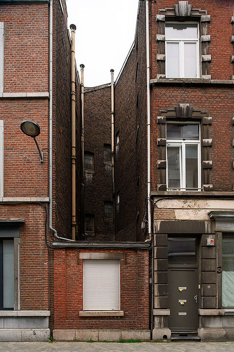 Hausfassade, Altstadt Lüttich. NIKON Z7 mit PC-E NIKKOR 24mm 1: 3,5D ED. Foto: Dr. Klaus Schörner