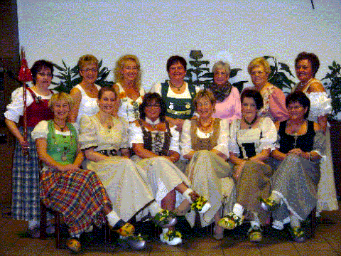 stehend von links: Marita Borowsky, Marion Rixkens, Hildegard Müller, Margret Kählert, Annemarie Stevens, Malies Spenrath, Käthe Greven sitzend von links: Sylvia Ritters, Tamara Müller, Heidi Myres, Claudia Gerhards, Yvonne Weißen und Marlies Müller