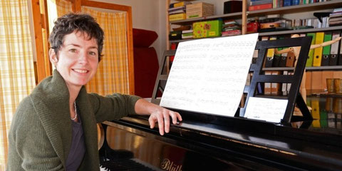 Votre professeur de chant en Bouriane dans son salon de musique ....