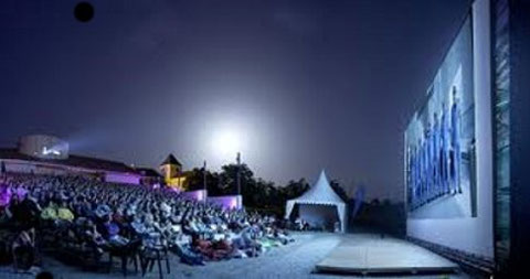 Le cinéma de verdure à Gindou (46250, Lot, Midi-Pyrénées) photo N. Blaya
