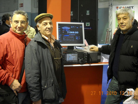Fiera di Pescara 2010-io Emilio IK8DYM e Tonino IK8EOZ.