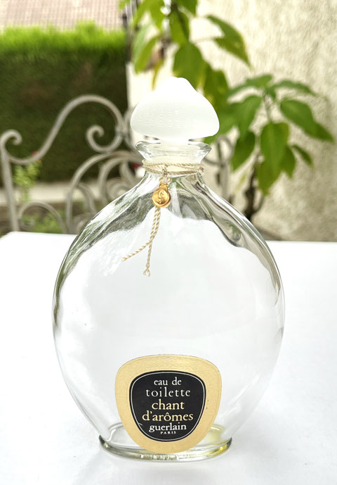 CHANT D'ARÔMES - EAU DE TOILETTE 100 ML : FLACON OVOÏDE AVEC BOUCHON EN VERRE
