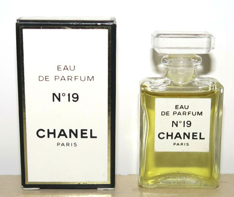 CHANEL - N° 19 - EAU DE PARFUM 4 ML : CONTENANCE NON INDIQUEE SUR LA BOÎTE