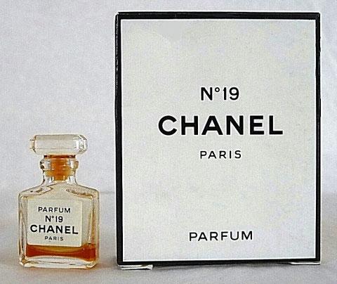 CHANEL - N° 19 : ANCIENNE MINATURE DE PARFUM - CONTENANCE NON INDIQUEE SUR LA BOÎTE