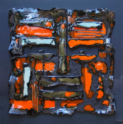 Terre cuite émaillée sur plaque d'acier - Hauteur : 62cm - Largeur : 62cm - Disponible à la vente