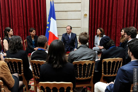 Le Président François Hollande à l'écoute des jeunes descendants de Justes