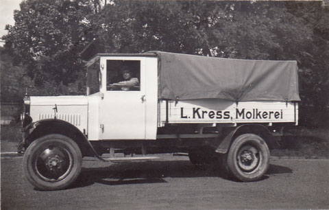 Der erste Transporter bis 1939 - dann wurde Fahrzeug und Fahrer von der Wehrmacht im Rahmen der Mobilmachung beschlagnahmt