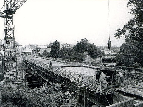 Baufirma Riedel beim Bau der Maxbrücke